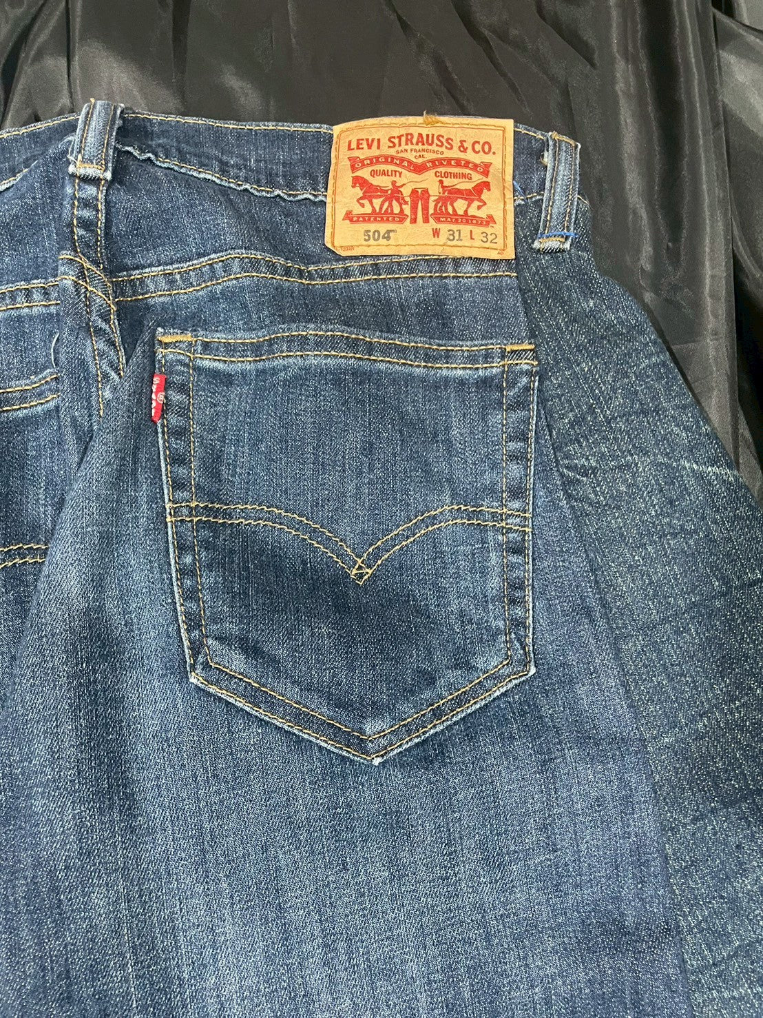 Custom scenes of carp embroidery designs