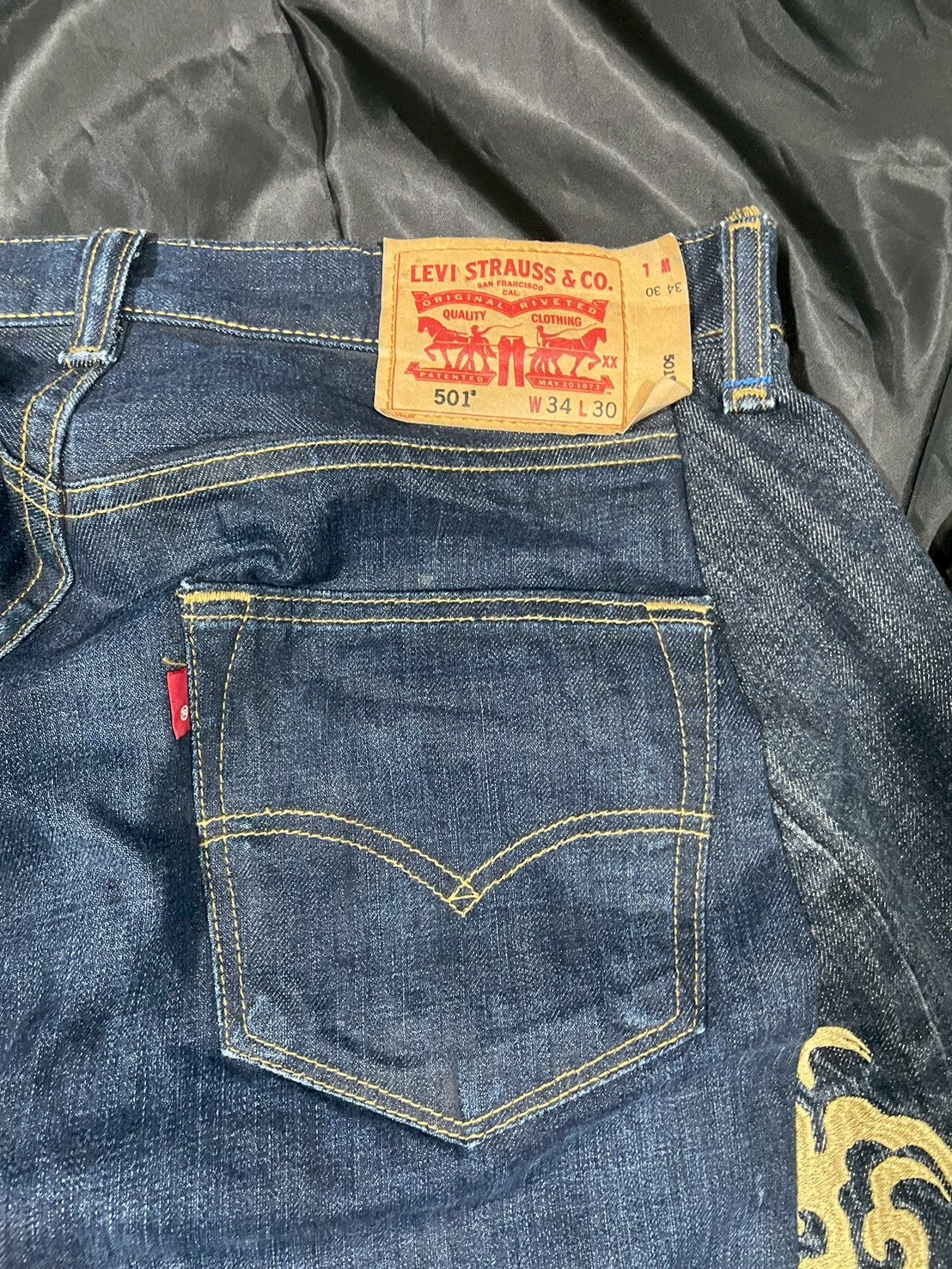 Custom jeans with Japanese wind god and thunder god embroidery design