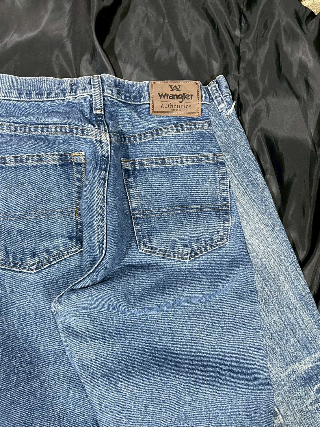 Custom jeans of dragon embroidery design No.2