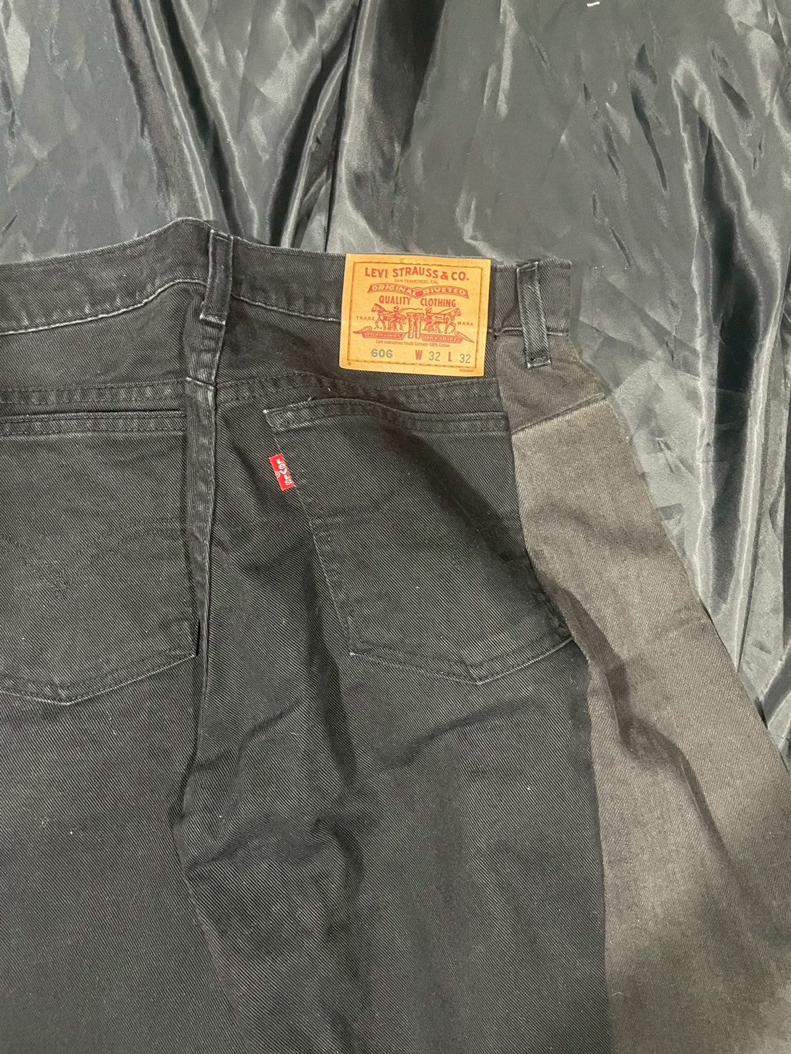 Custom scenes of black carp embroidery designs