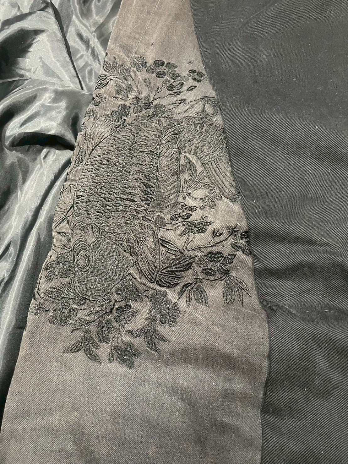 Custom scenes of black carp embroidery designs