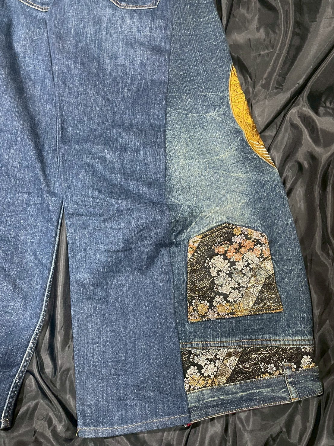 Custom scenes of carp embroidery designs