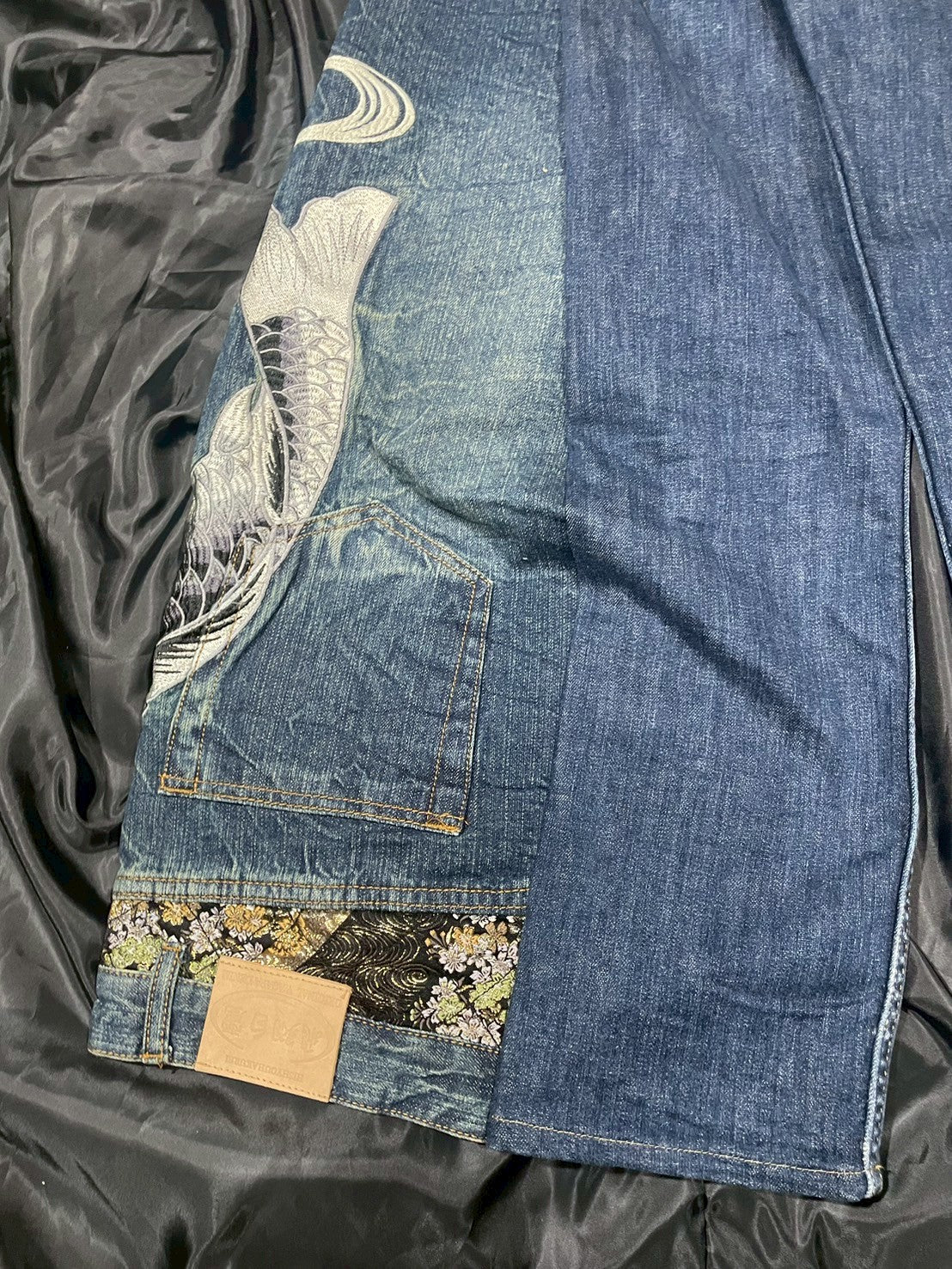 Custom scenes of carp embroidery designs