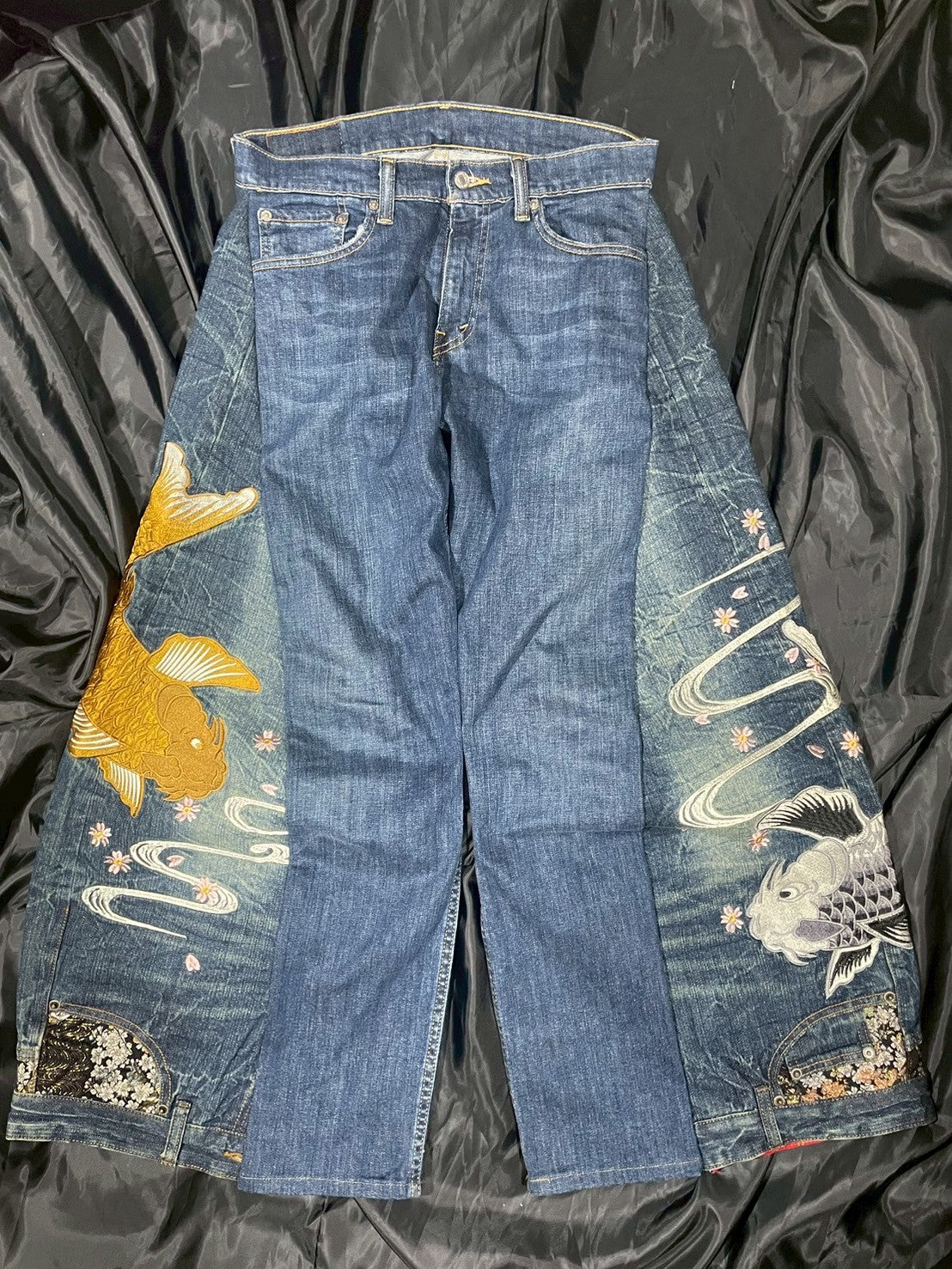 Custom scenes of carp embroidery designs