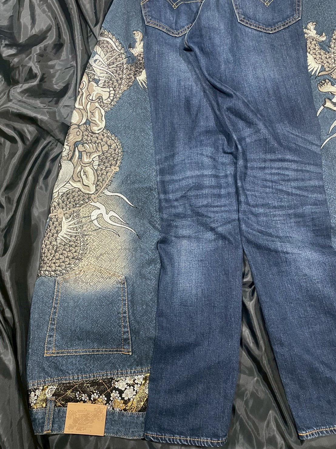 Custom jeans with Japanese wind god and thunder god and dragon embroidery design