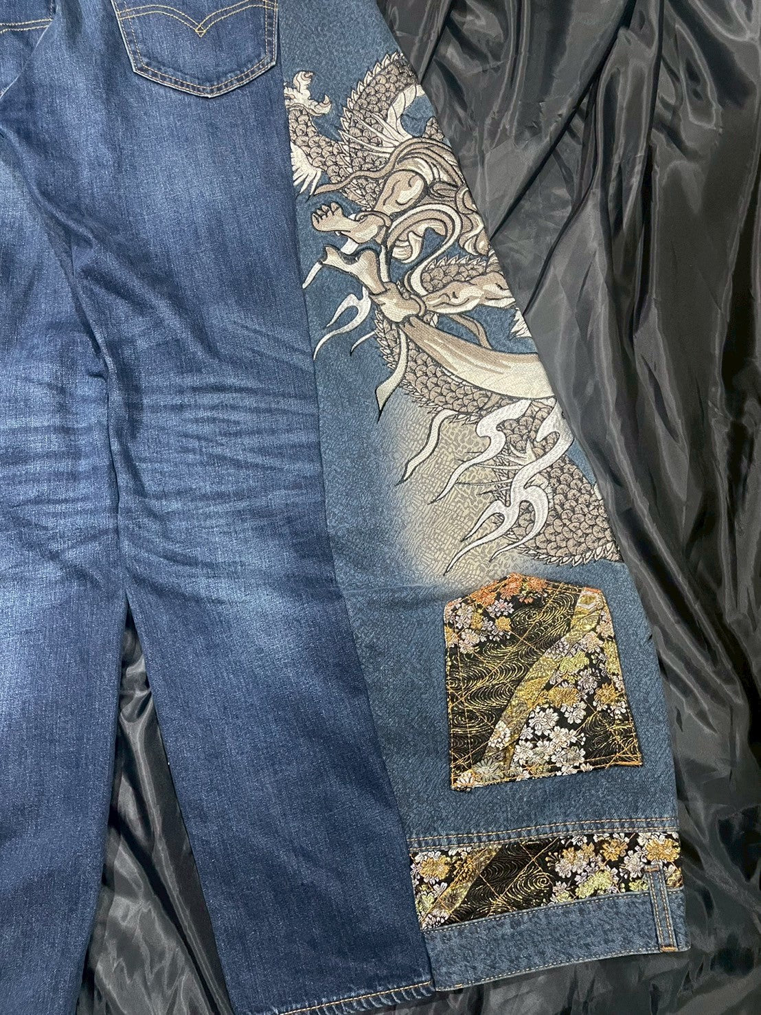 Custom jeans with Japanese wind god and thunder god and dragon embroidery design