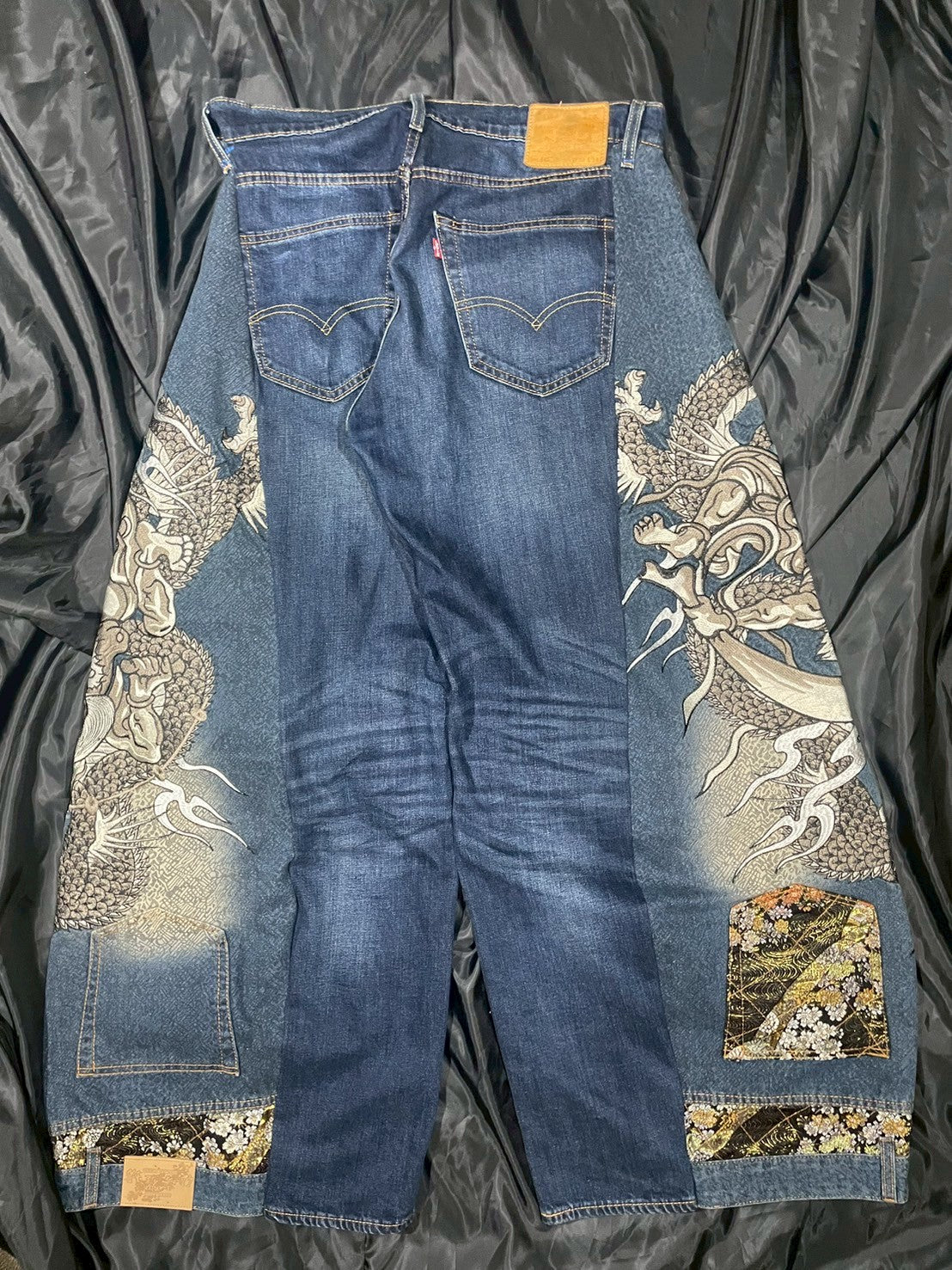 Custom jeans with Japanese wind god and thunder god and dragon embroidery design