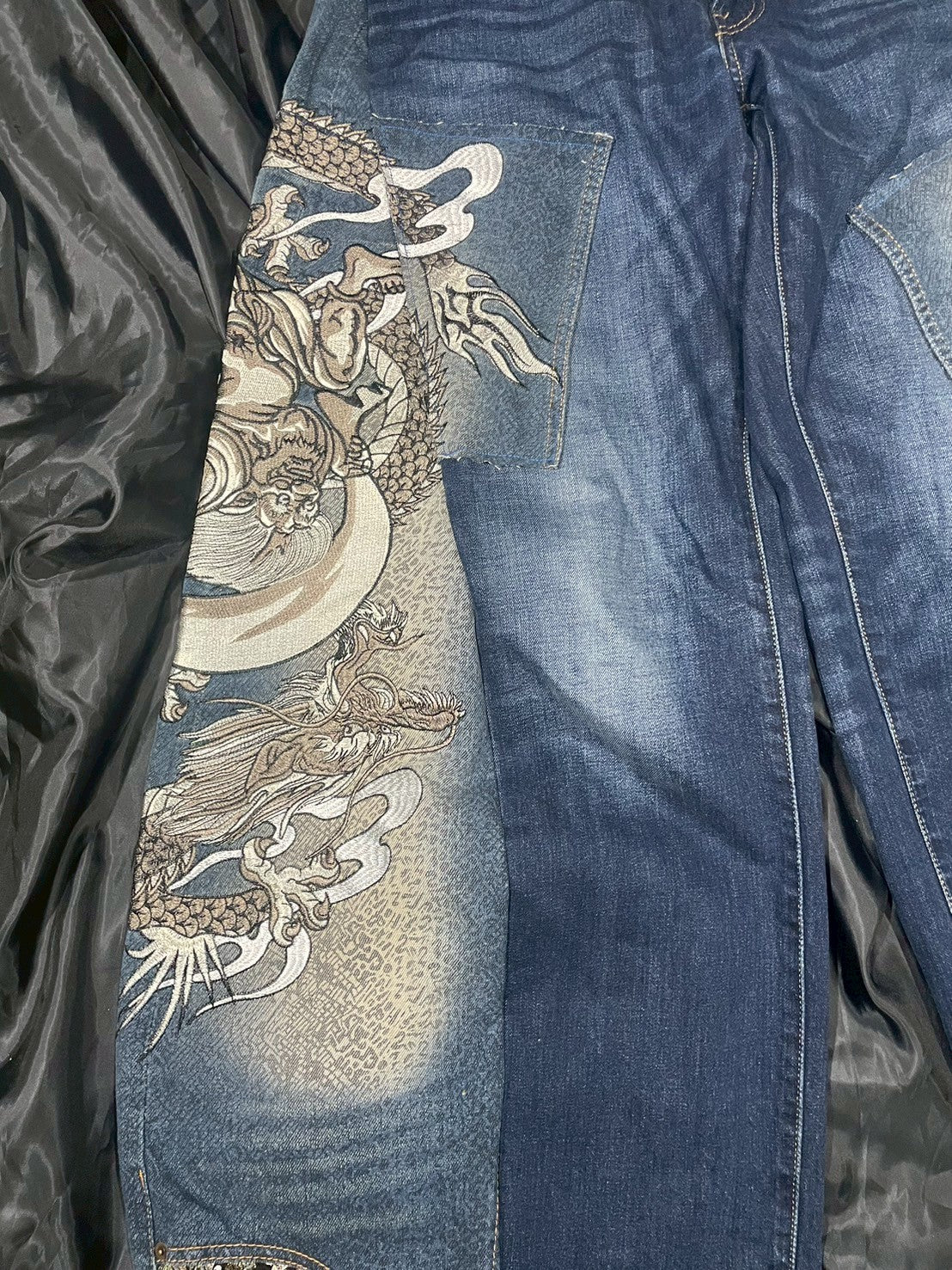 Custom jeans with Japanese wind god and thunder god and dragon embroidery design