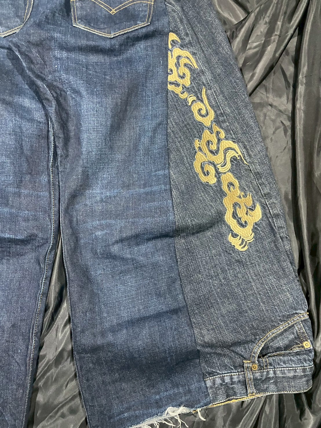 Custom jeans with Japanese wind god and thunder god embroidery design