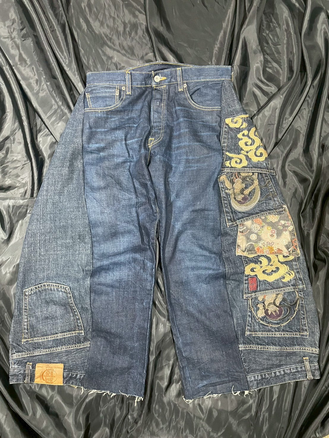 Custom jeans with Japanese wind god and thunder god embroidery design