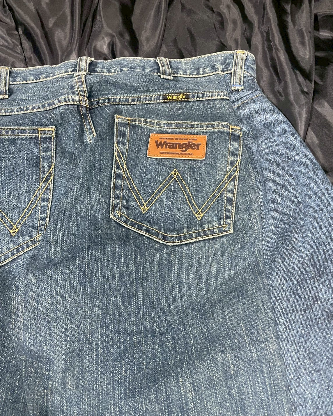 Custom scenes of carp embroidery designs