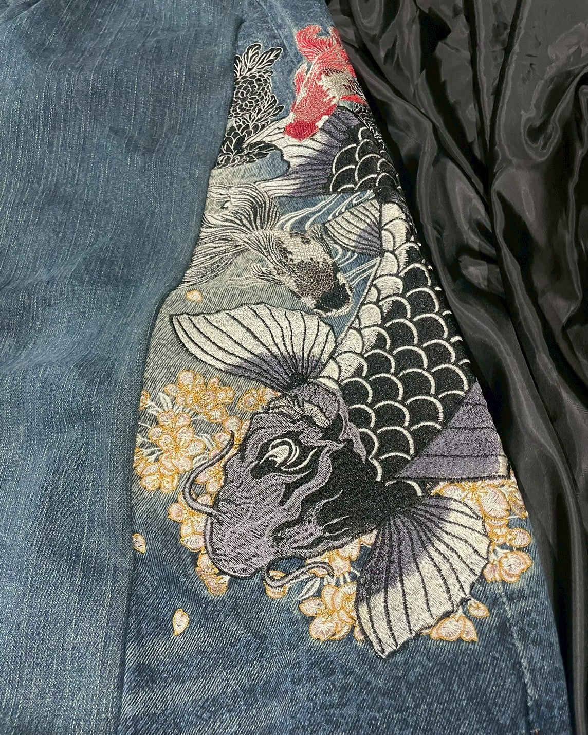 Custom scenes of carp embroidery designs