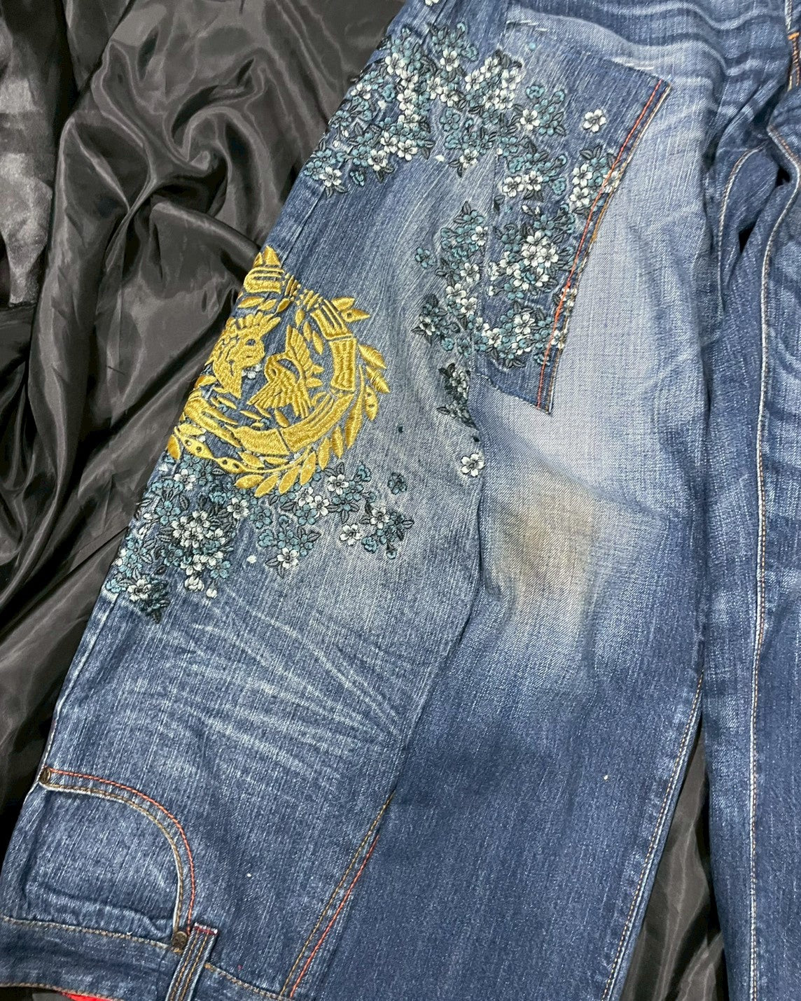 Custom jeans of dragon embroidery design No.4