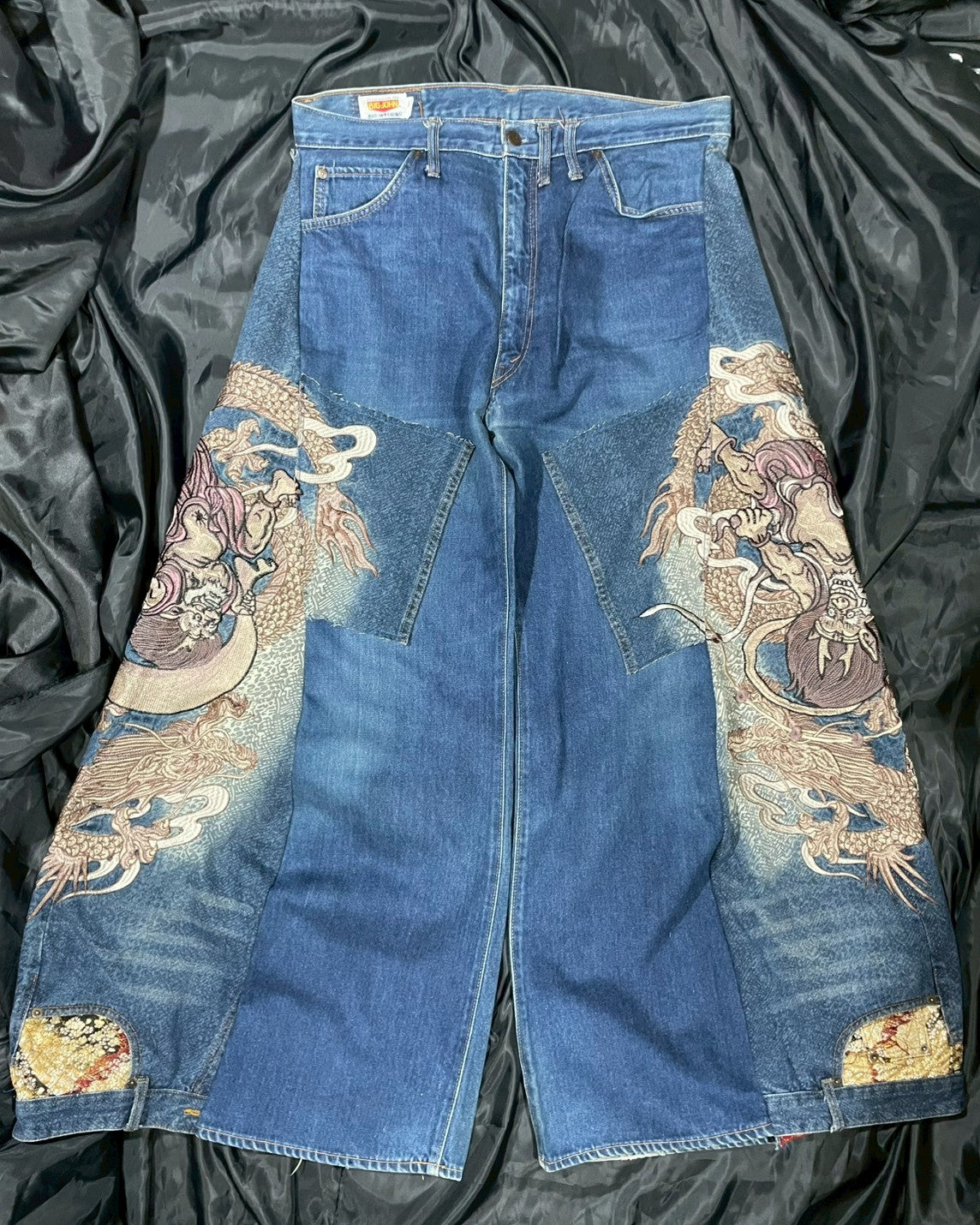 Custom jeans with Japanese wind god and thunder god embroidery design No.4