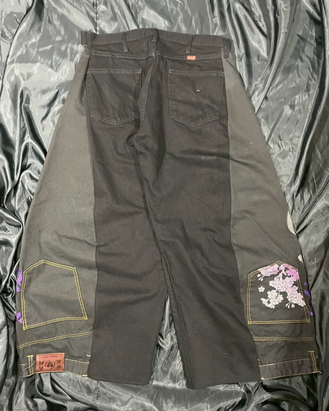 Custom jeans of dragon embroidery design No.3