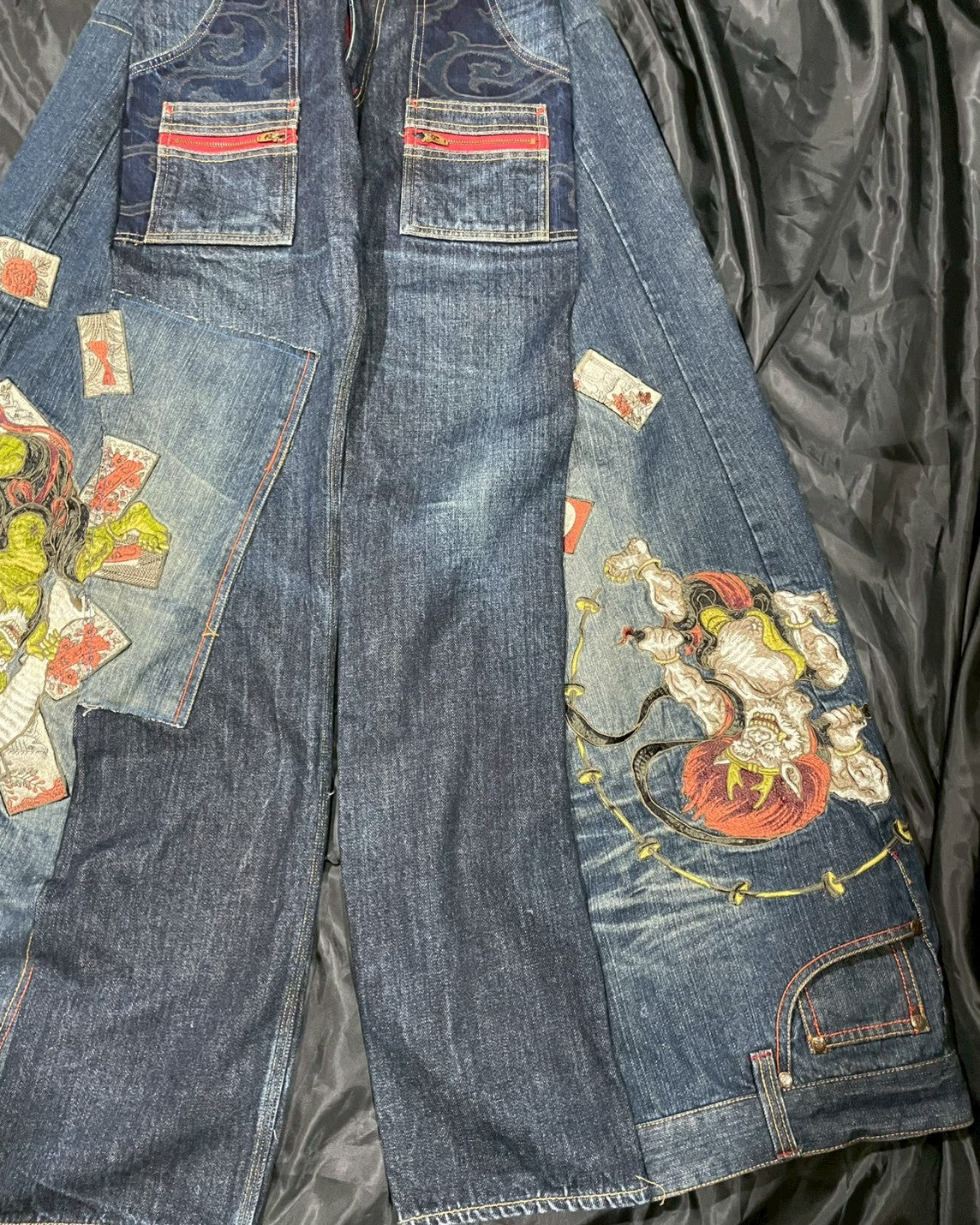 Custom jeans with Japanese wind god and thunder god embroidery design No.3