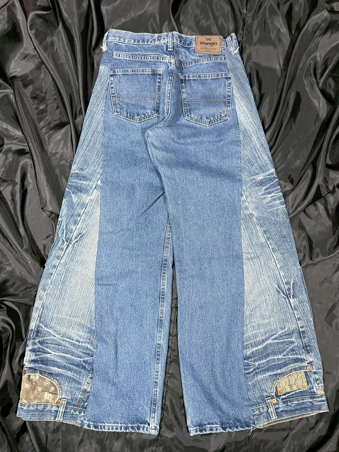 Custom jeans of dragon embroidery design No.2