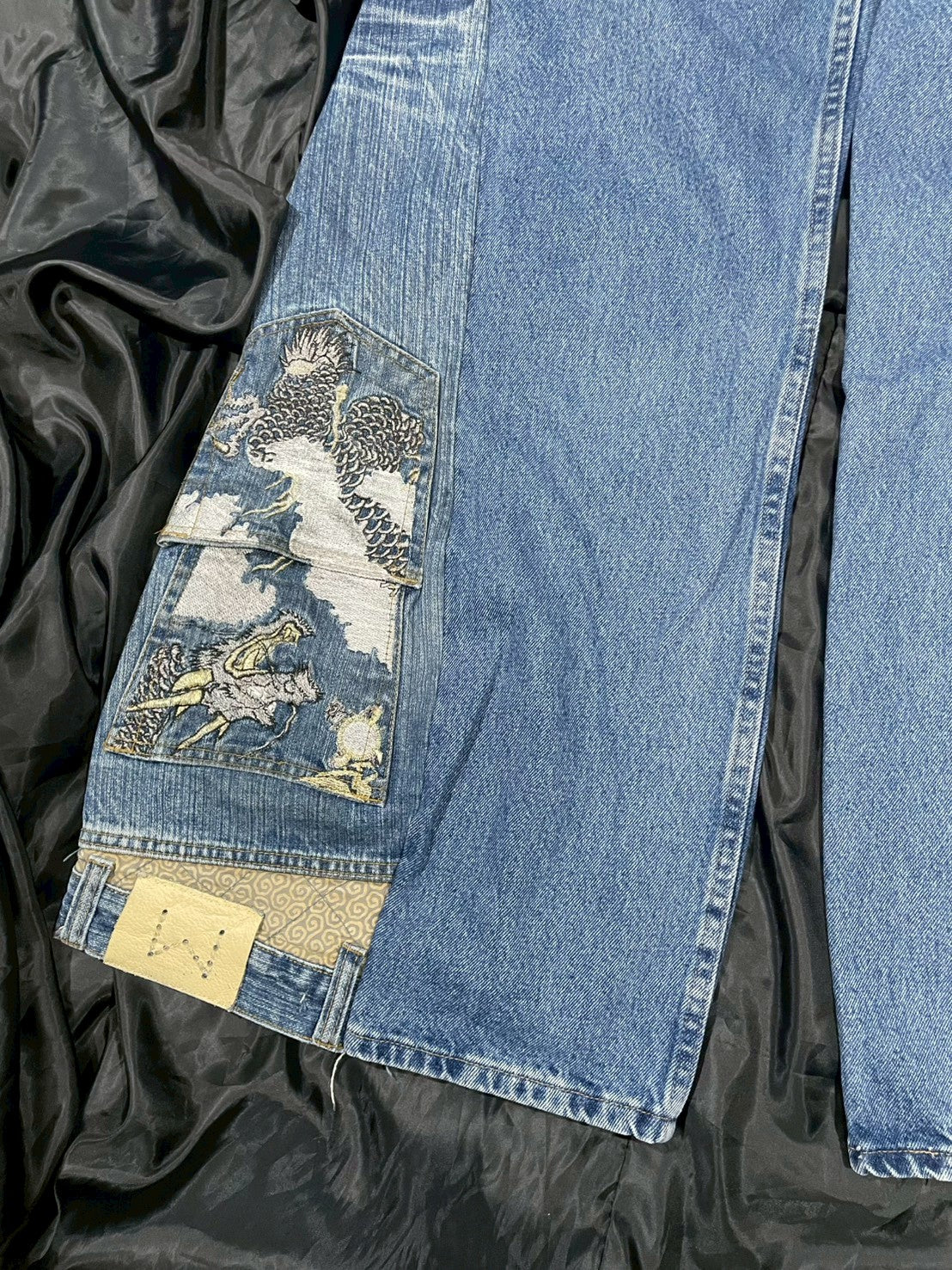 Custom jeans of dragon embroidery design No.2