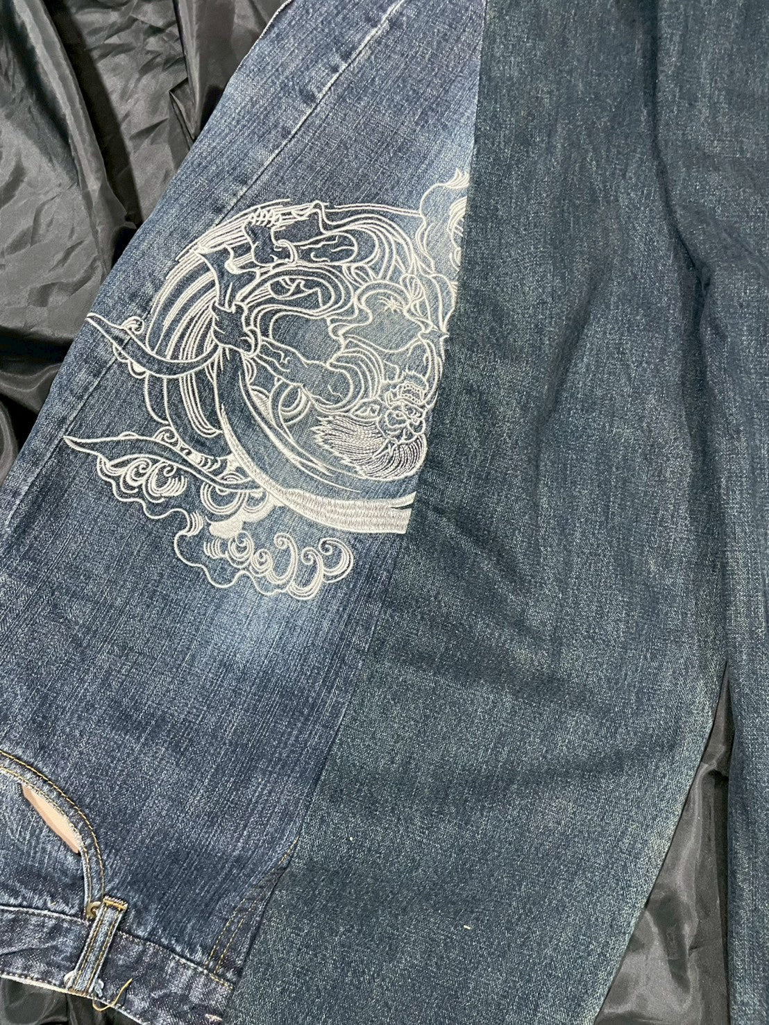 Custom jeans with Japanese wind god and thunder god embroidery design No.5