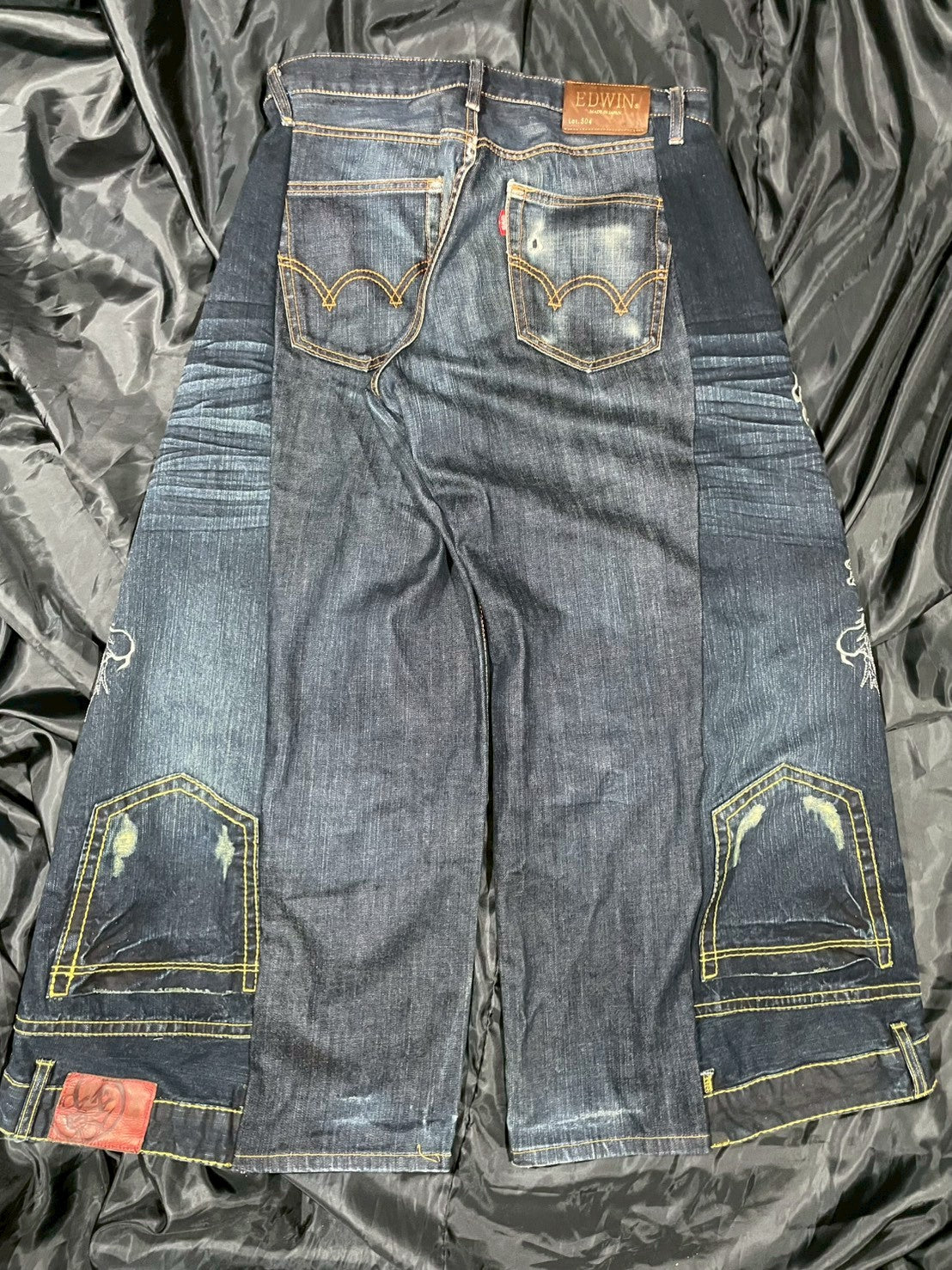 Custom jeans of dragon embroidery design No.1