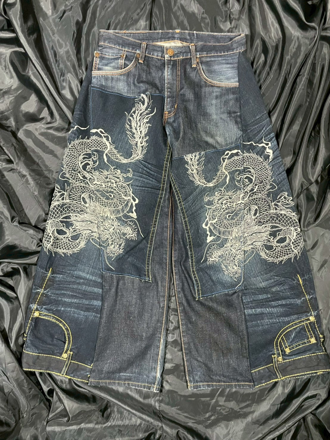 Custom jeans of dragon embroidery design No.1