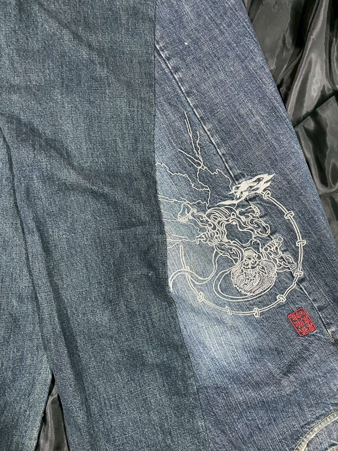 Custom jeans with Japanese wind god and thunder god embroidery design No.5