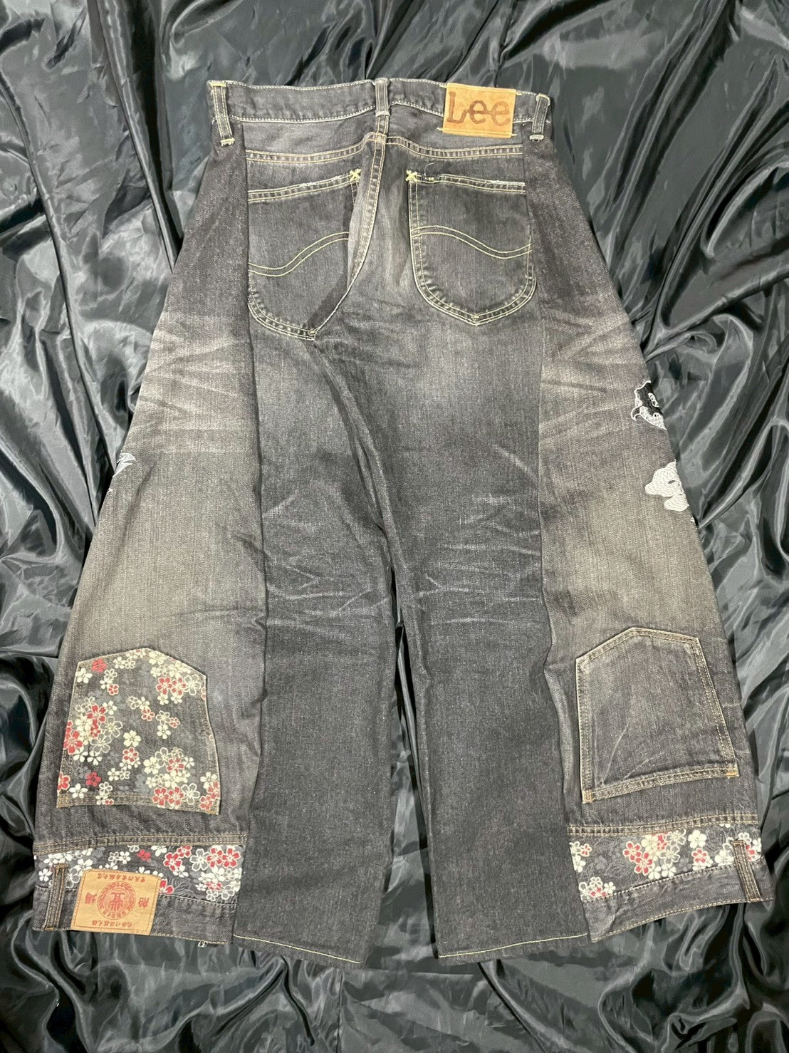 Custom jeans of dragon embroidery design No.5