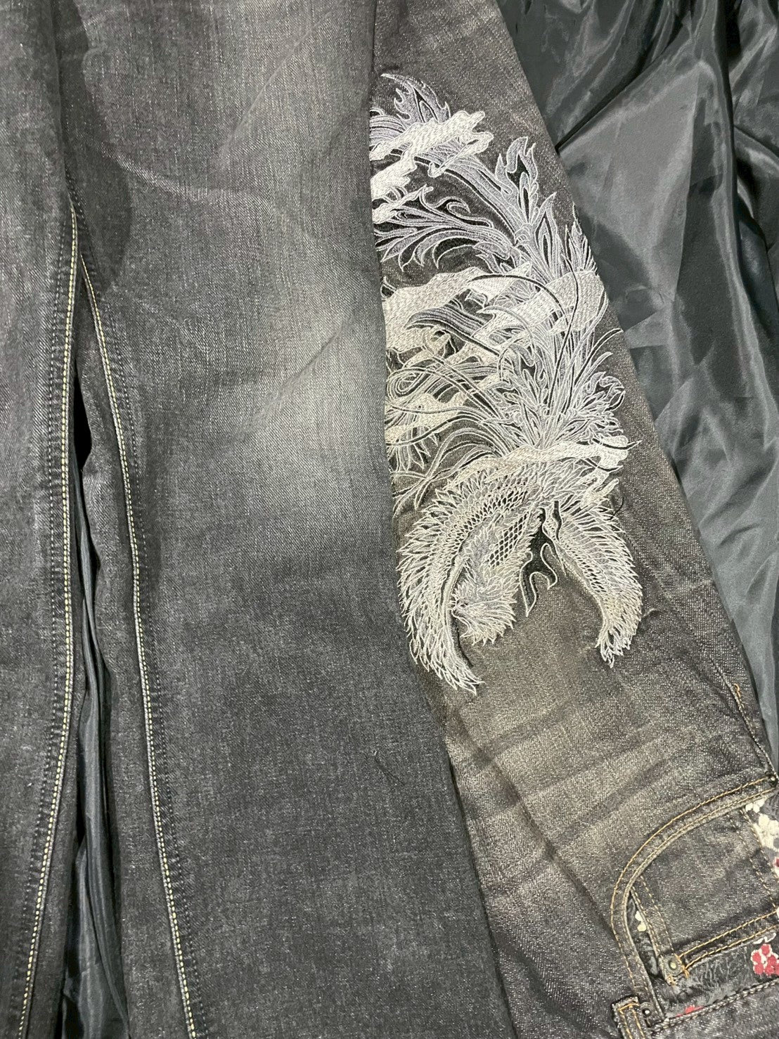 Custom jeans of dragon embroidery design No.5