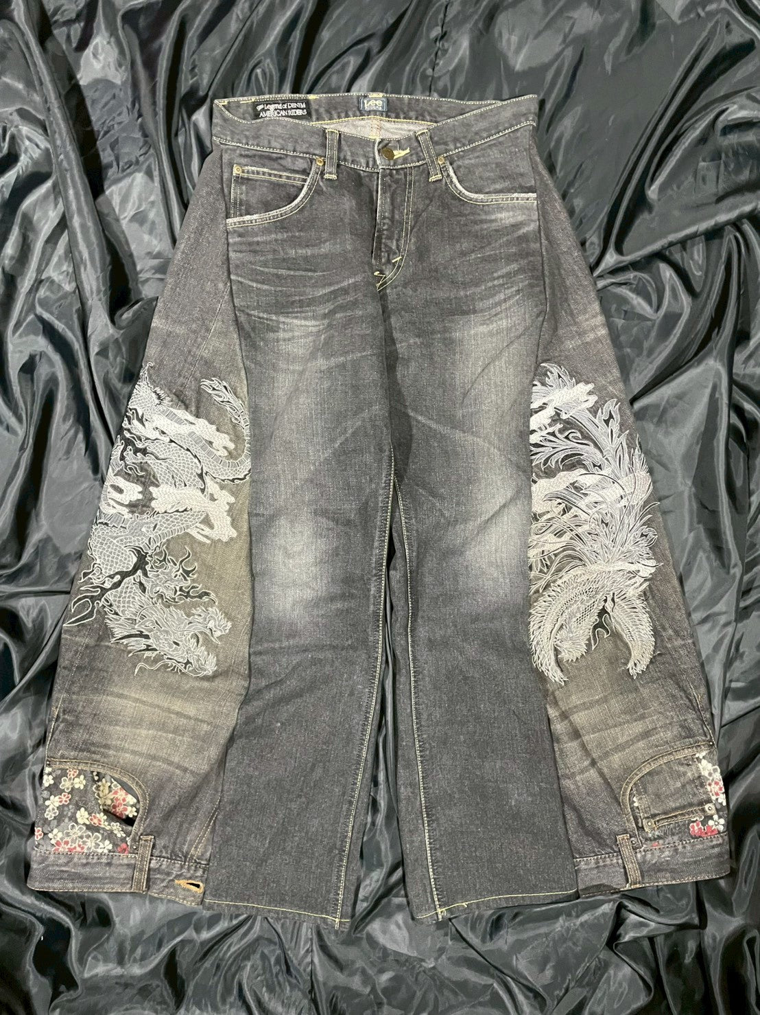 Custom jeans of dragon embroidery design No.5